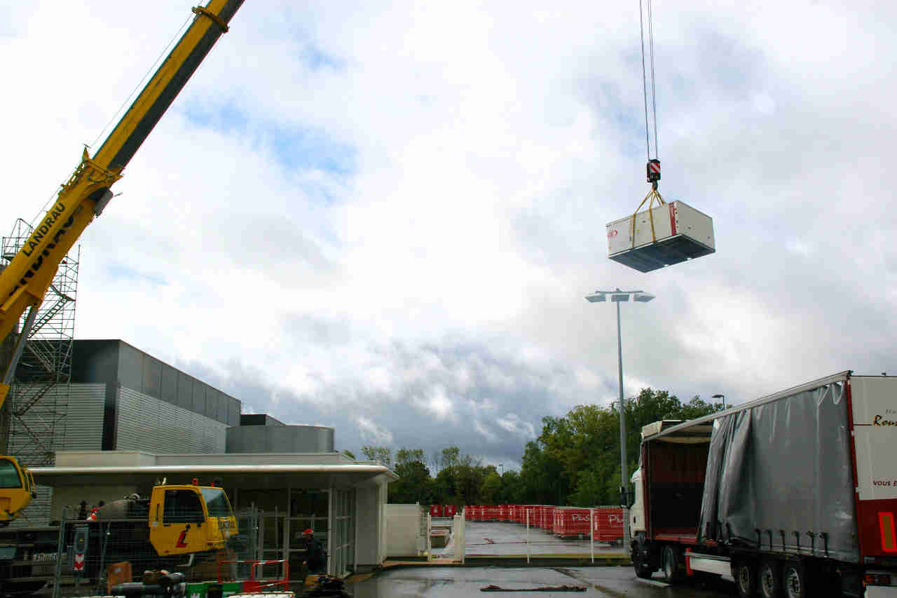 Installation d'une centrale froid avec une grue